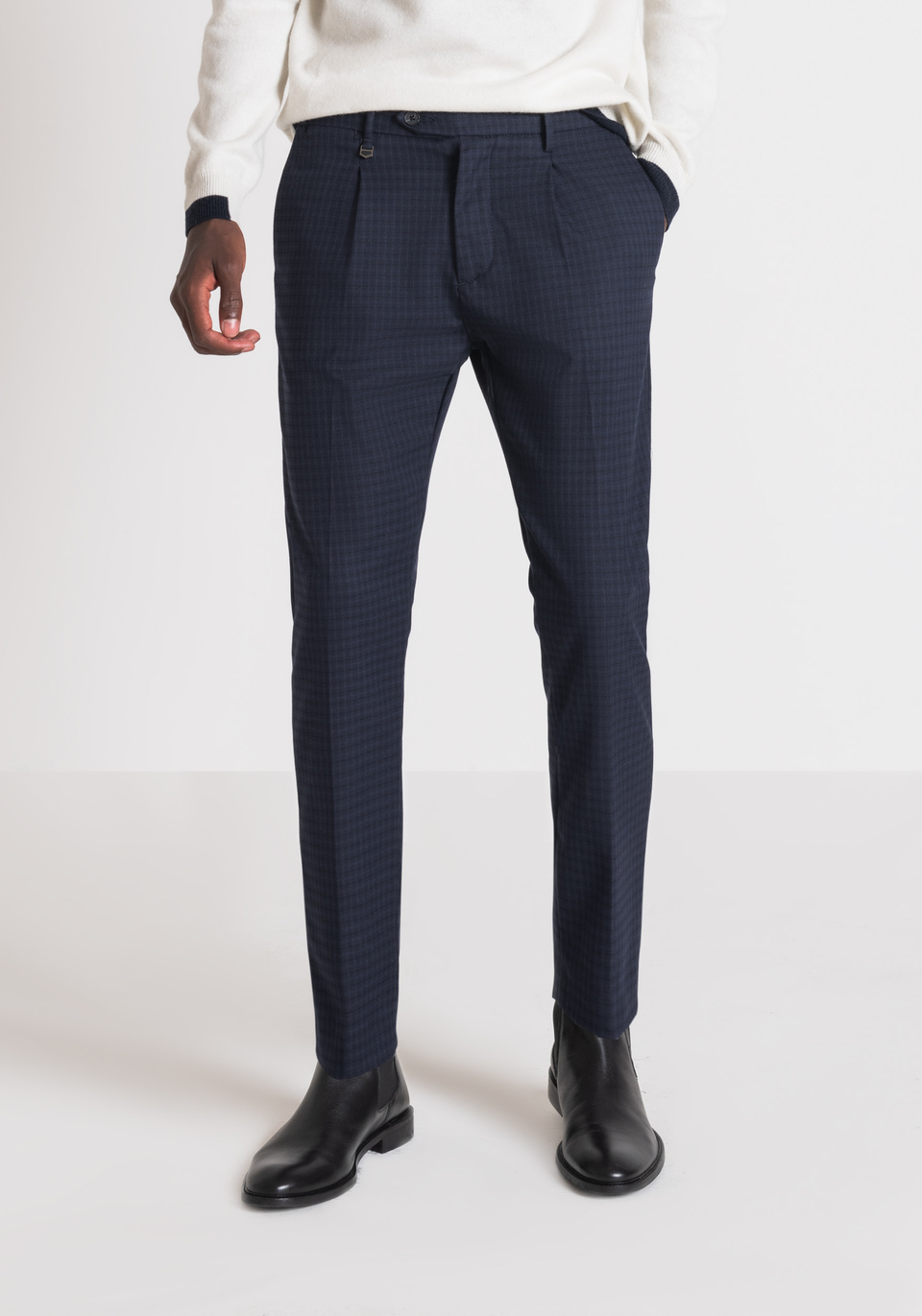 CARROT-FIT “QUENTIN” TROUSERS WITH A MICRO CHECK PATTERN - Antony Morato Online Shop