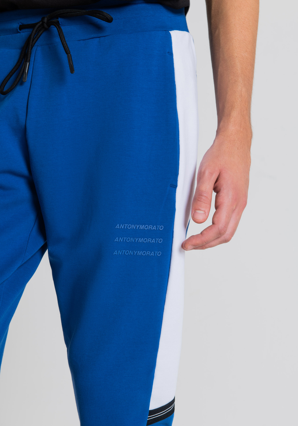 SLIM FIT SWEATPANTS IN STRETCH COTTON WITH CONTRASTING COLOURBLOCK DETAILS - Antony Morato Online Shop