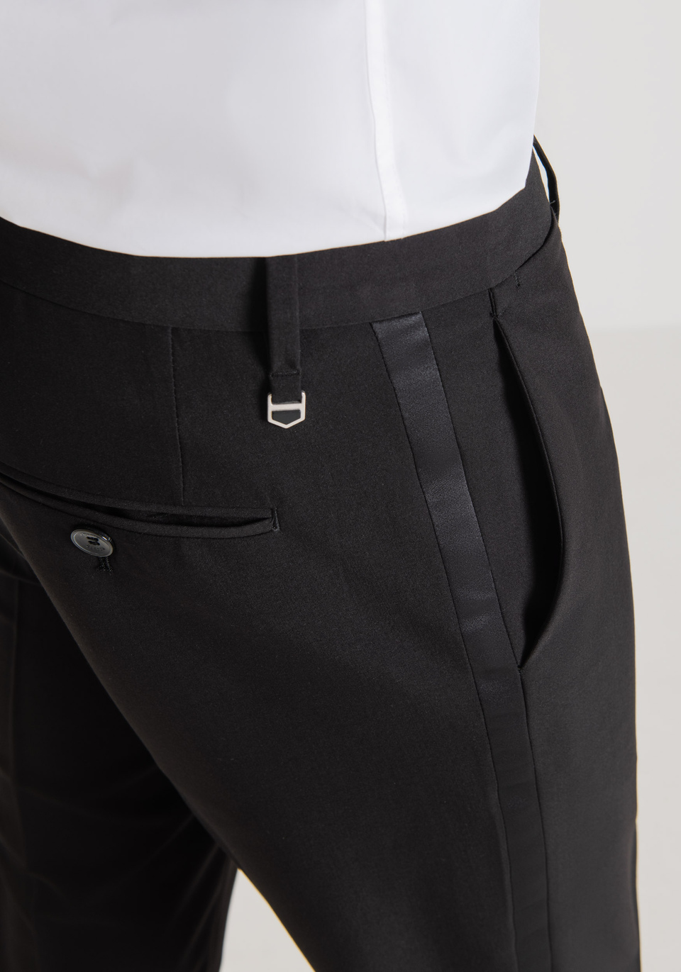 "NINA" SLIM FIT TROUSERS IN STRETCH VISCOSE BLEND WITH SATIN DETAILS - Antony Morato Online Shop