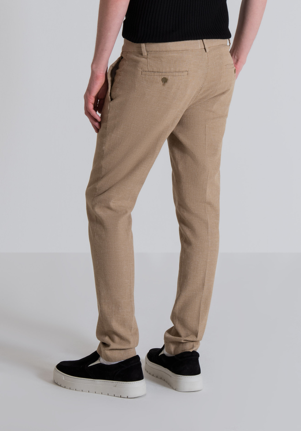 "BRYAN" SKINNY-FIT TROUSERS IN MICRO-WEAVE STRETCH LINEN BLEND - Antony Morato Online Shop