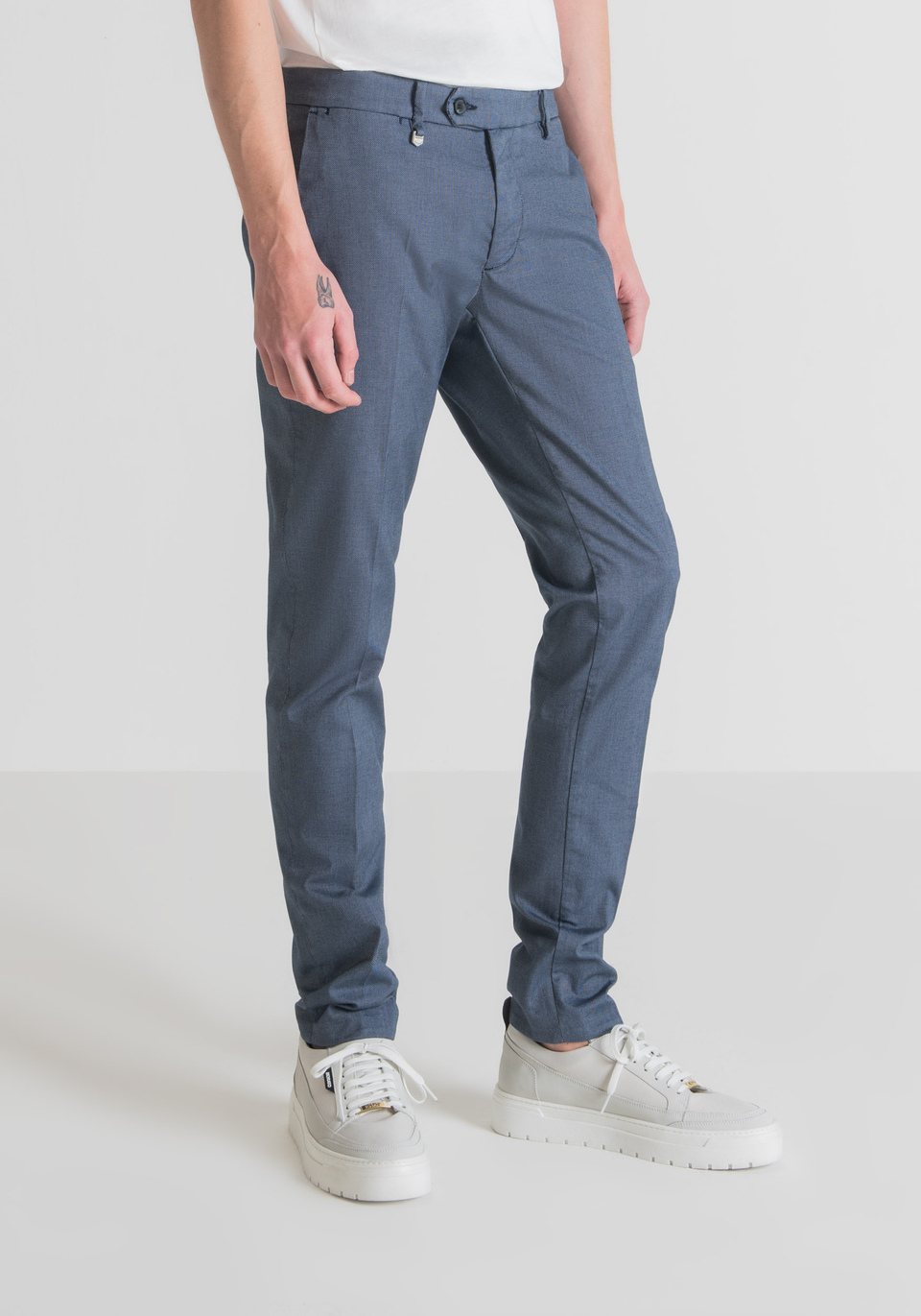 "BRYAN" SKINNY-FIT TROUSERS IN MICRO-WEAVE STRETCH COTTON BLEND - Antony Morato Online Shop