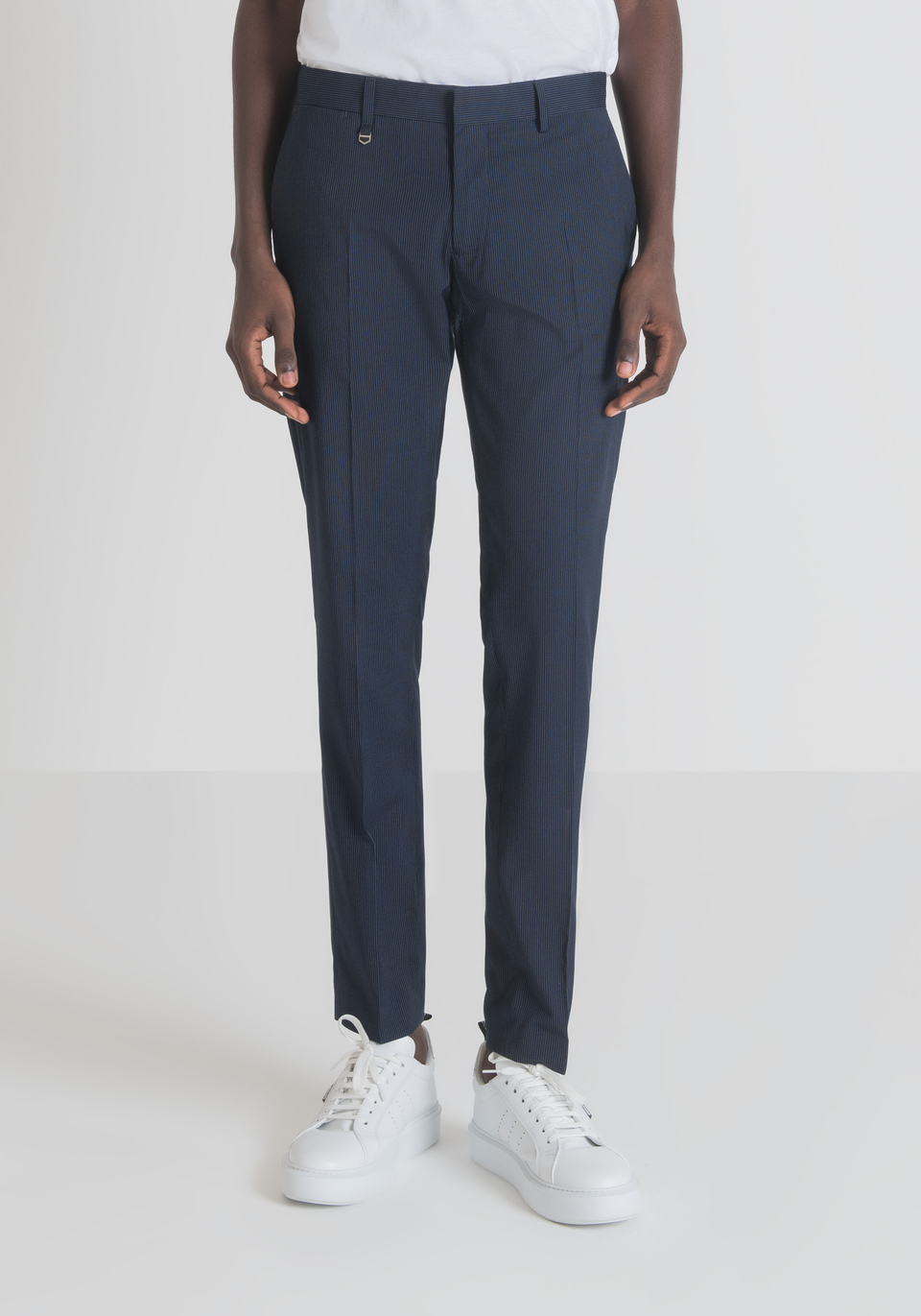 "BONNIE" SLIM-FIT TROUSERS IN STRETCH FABRIC WITH MICRO-WEAVE - Antony Morato Online Shop