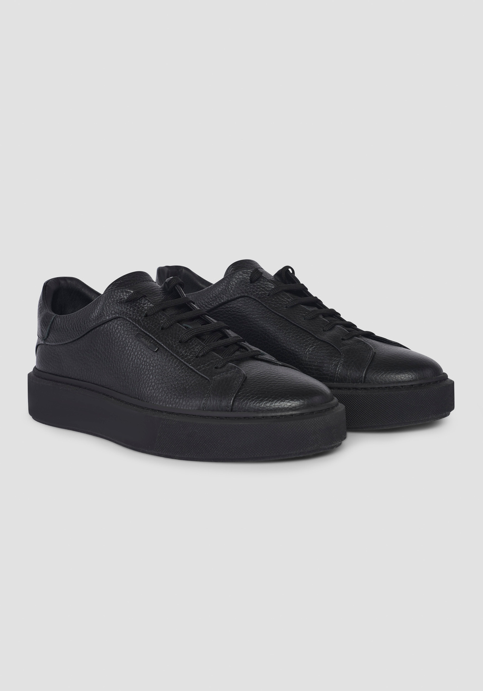 "ARTEM" LOW-TOP SNEAKERS IN 100% SOLID-COLOUR LEATHER WITH LOGO PLAQUE - Antony Morato Online Shop
