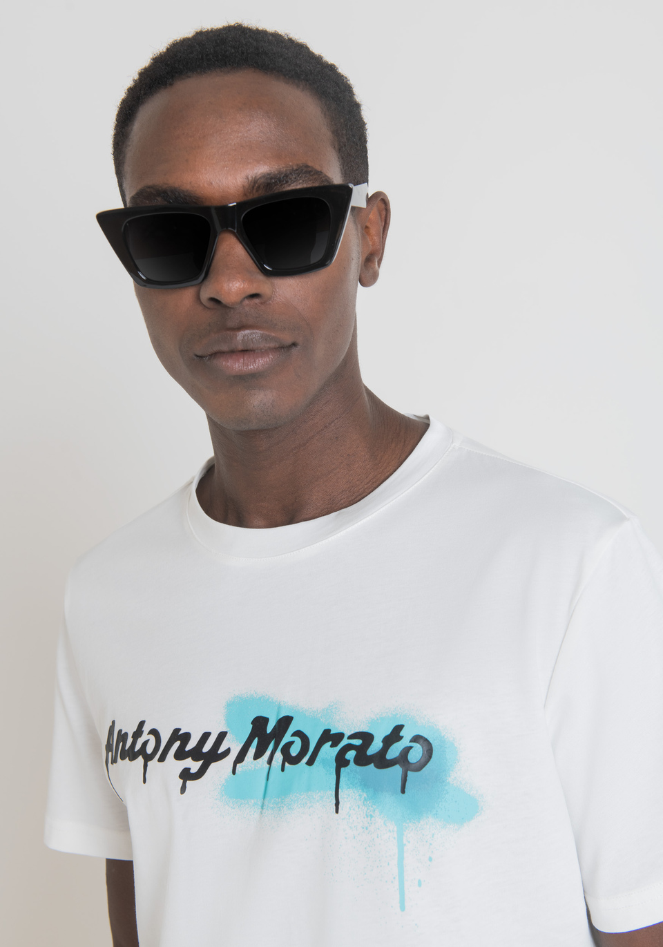 REGULAR-FIT T-SHIRT IN SOFT COTTON WITH SPRAY-EFFECT "MORATO" PRINT - Antony Morato Online Shop