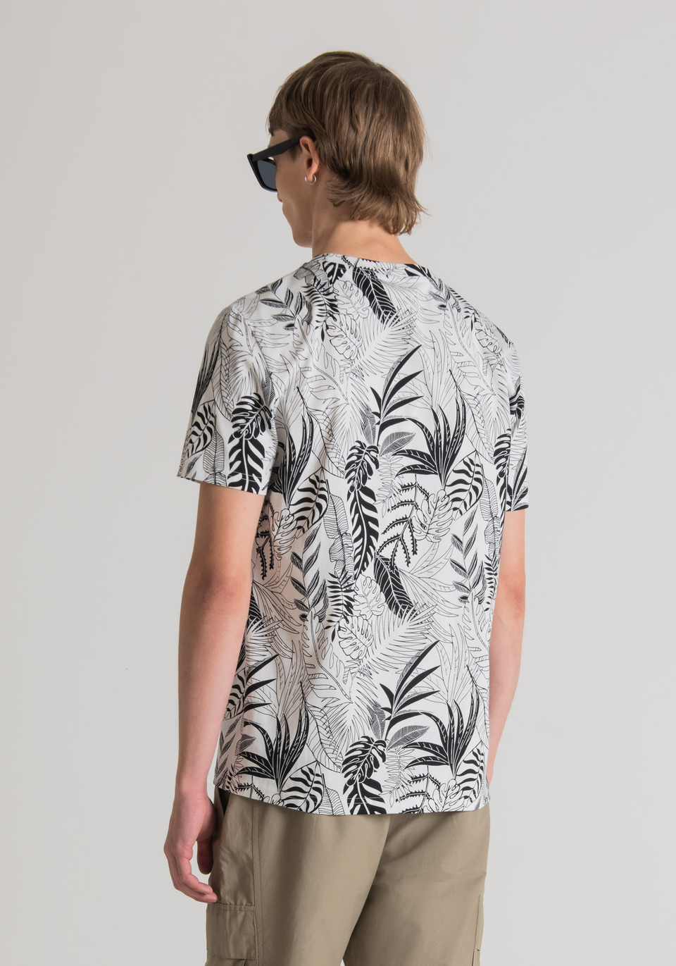 REGULAR-FIT T-SHIRT IN PURE COTTON WITH LOGO AND ALL-OVER JUNGLE PRINT - Antony Morato Online Shop