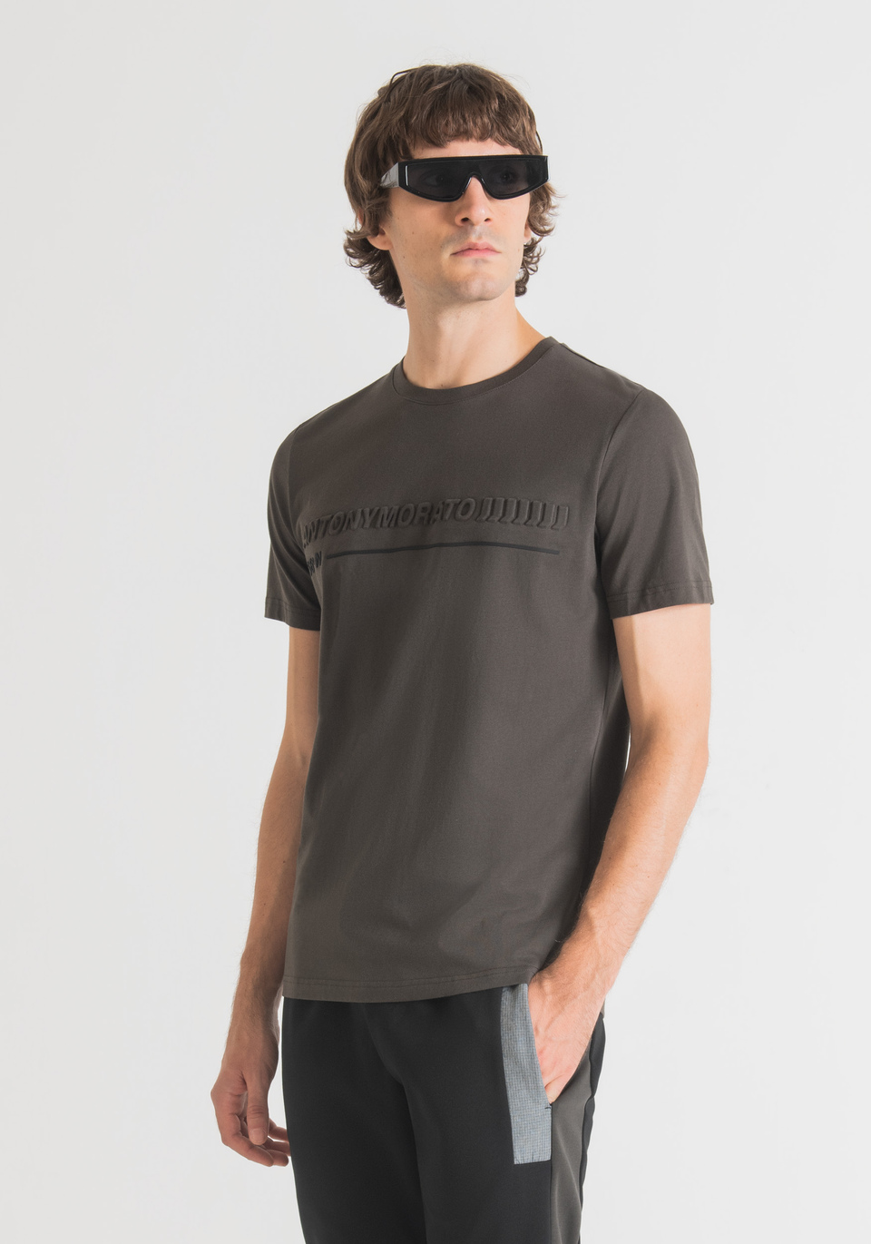 SLIM FIT T-SHIRT IN COTTON JERSEY WITH EMBOSSED TONE-ON-TONE LOGO - Antony Morato Online Shop