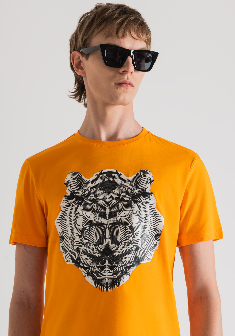 SLIM-FIT T-SHIRT IN SOFT COTTON WITH TIGER PRINT - Antony Morato Online Shop