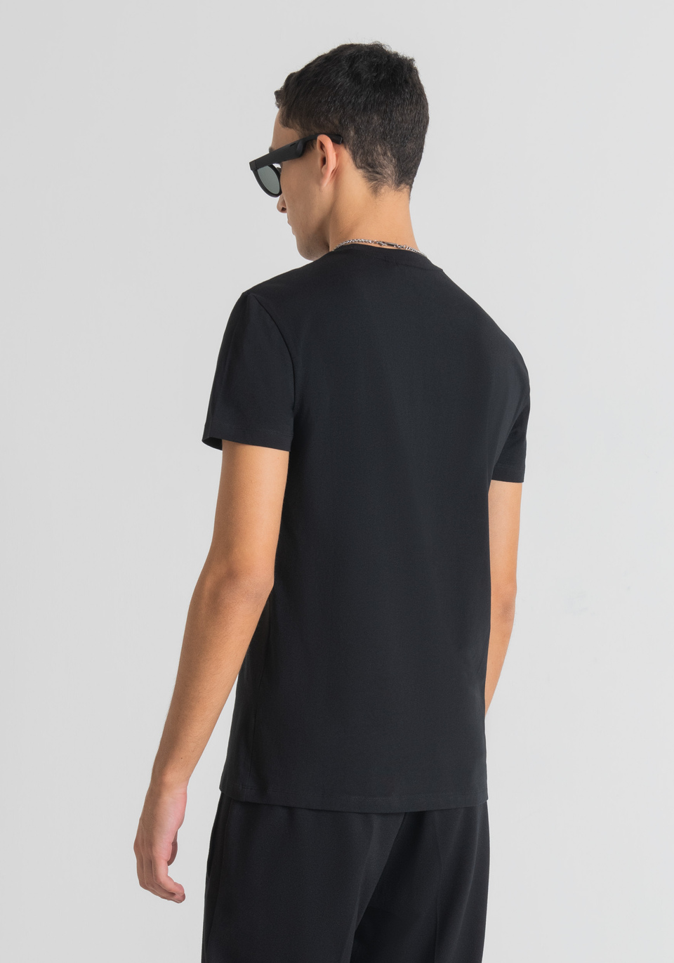 SUPER SLIM FIT T-SHIRT IN STRETCH COTTON WITH EMBOSSED MORATO PRINT - Antony Morato Online Shop