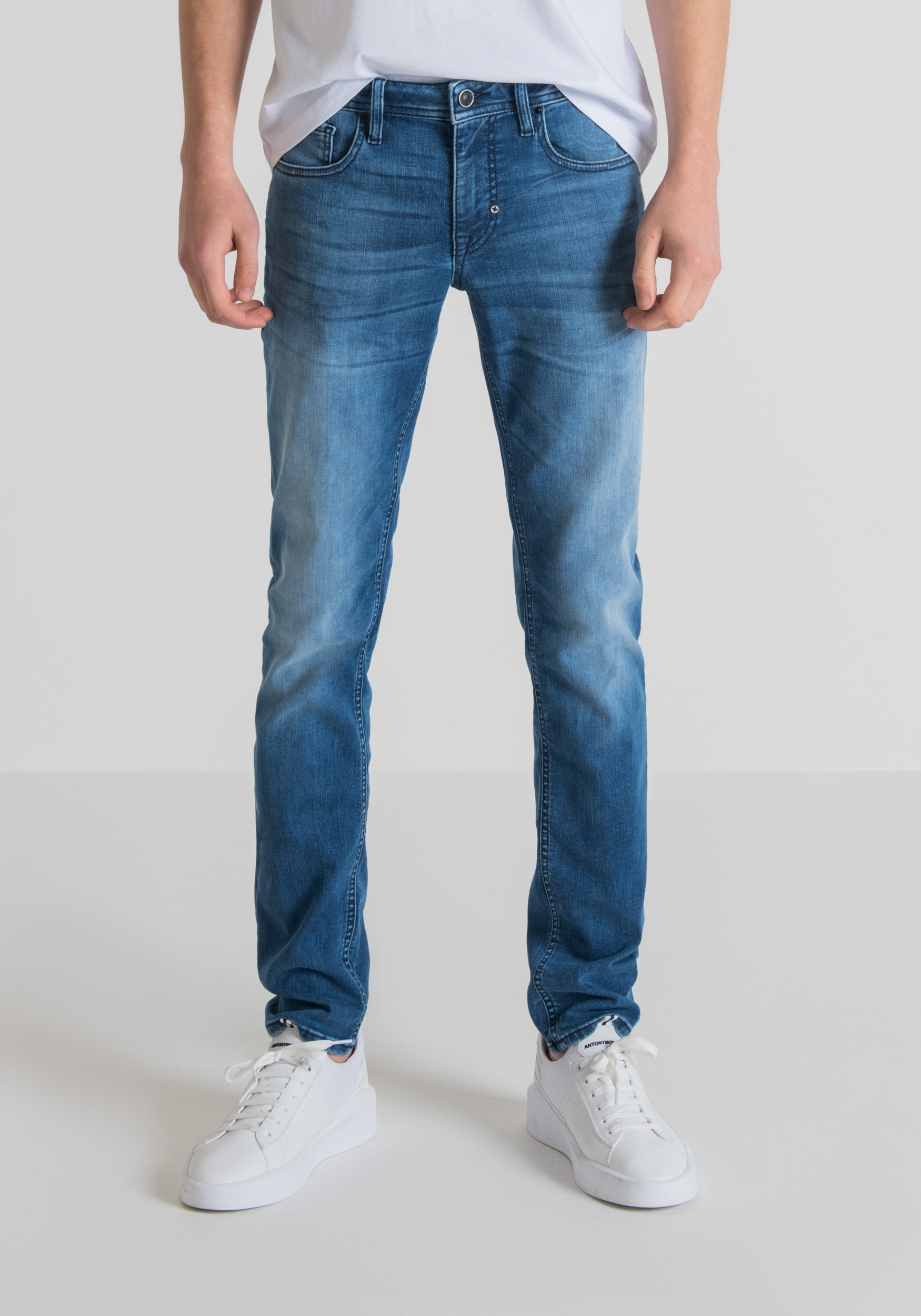 OZZY” TAPERED-FIT MID-TONE STRETCH-DENIM JEANS | Antony Morato