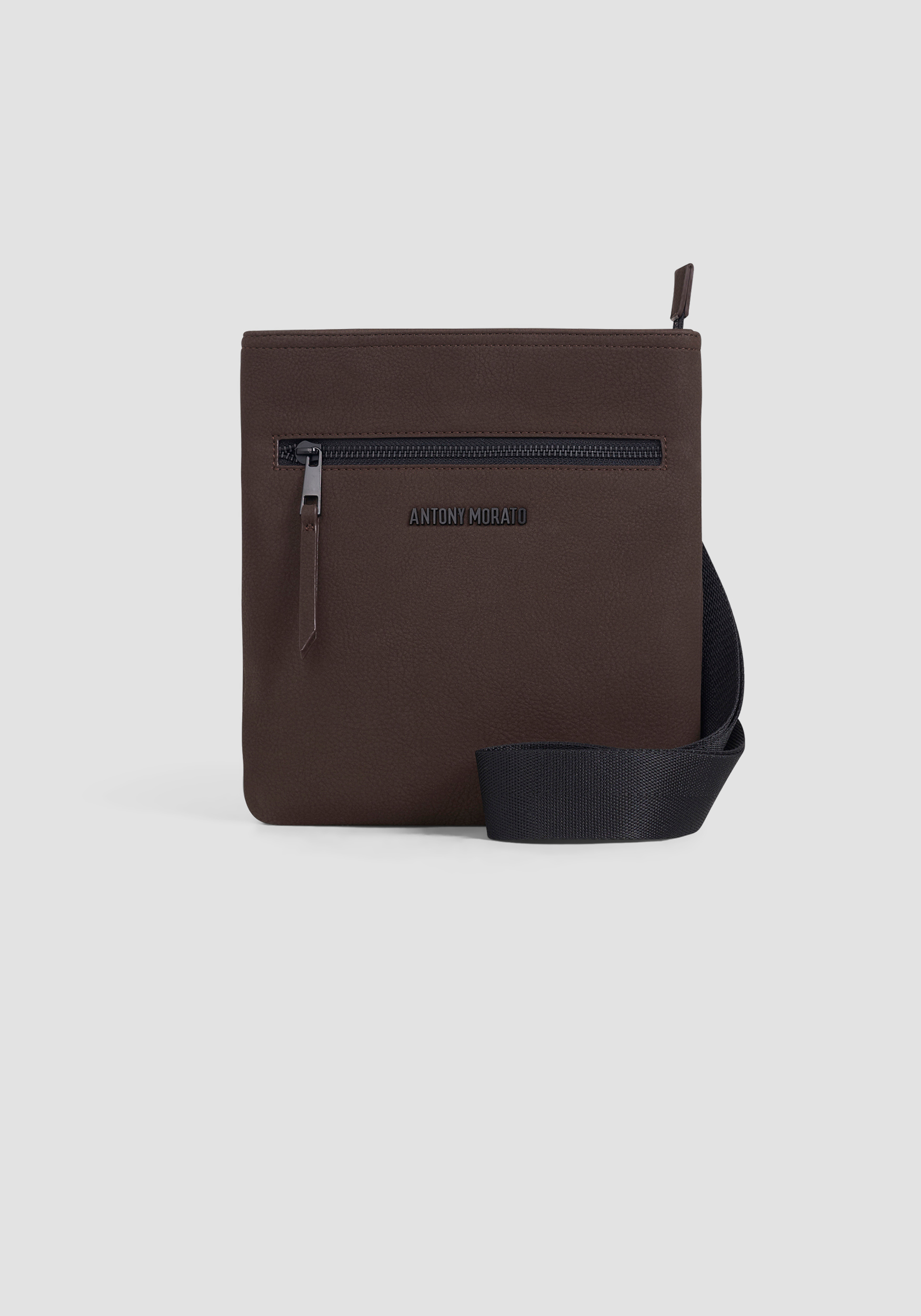 Coffee messenger bag in nubuck faux leather with metal zip pocket