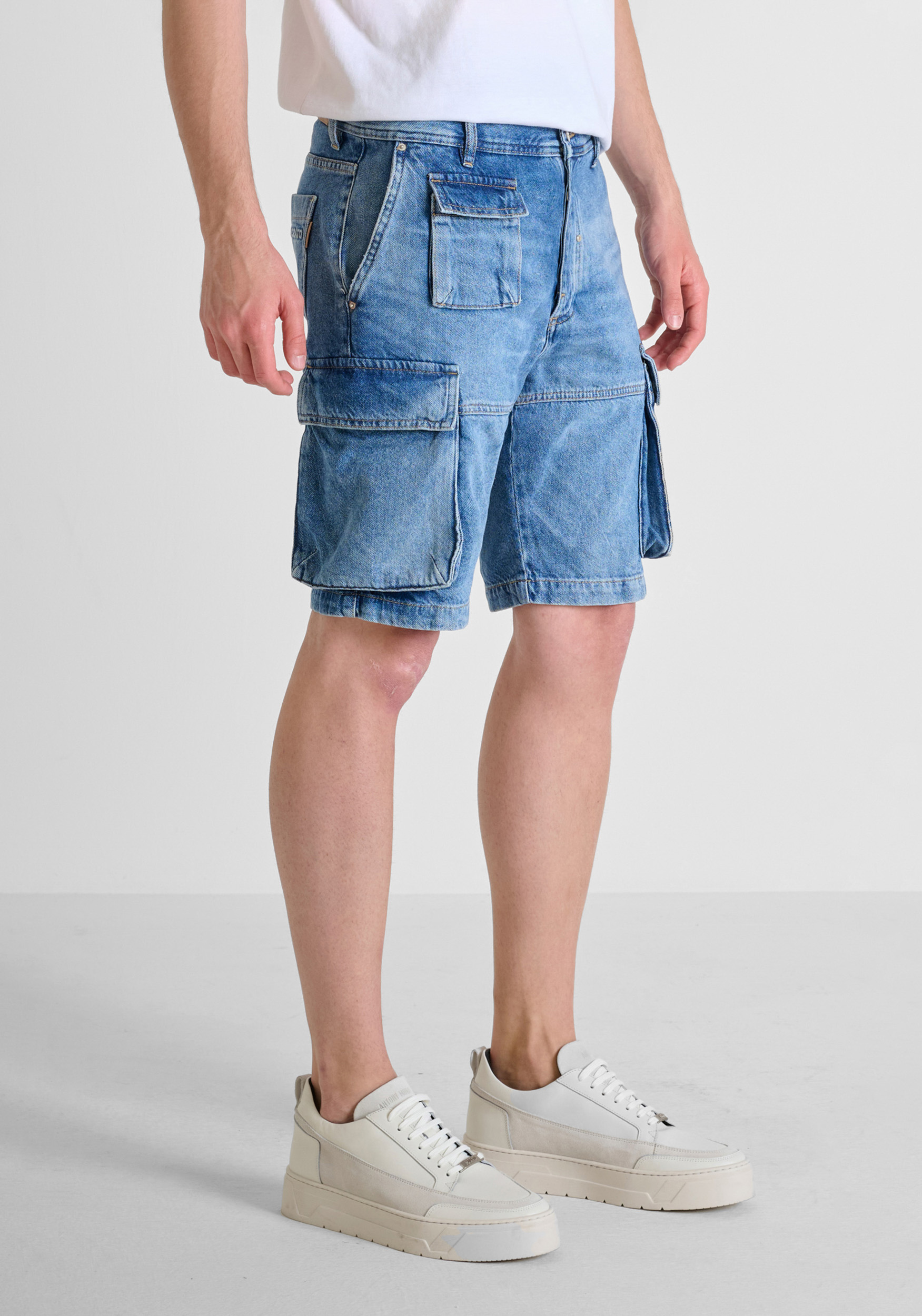 PANTALONES CORTOS REGULAR FIT «JAY» EN TEJIDO VAQUERO | Antony Morato