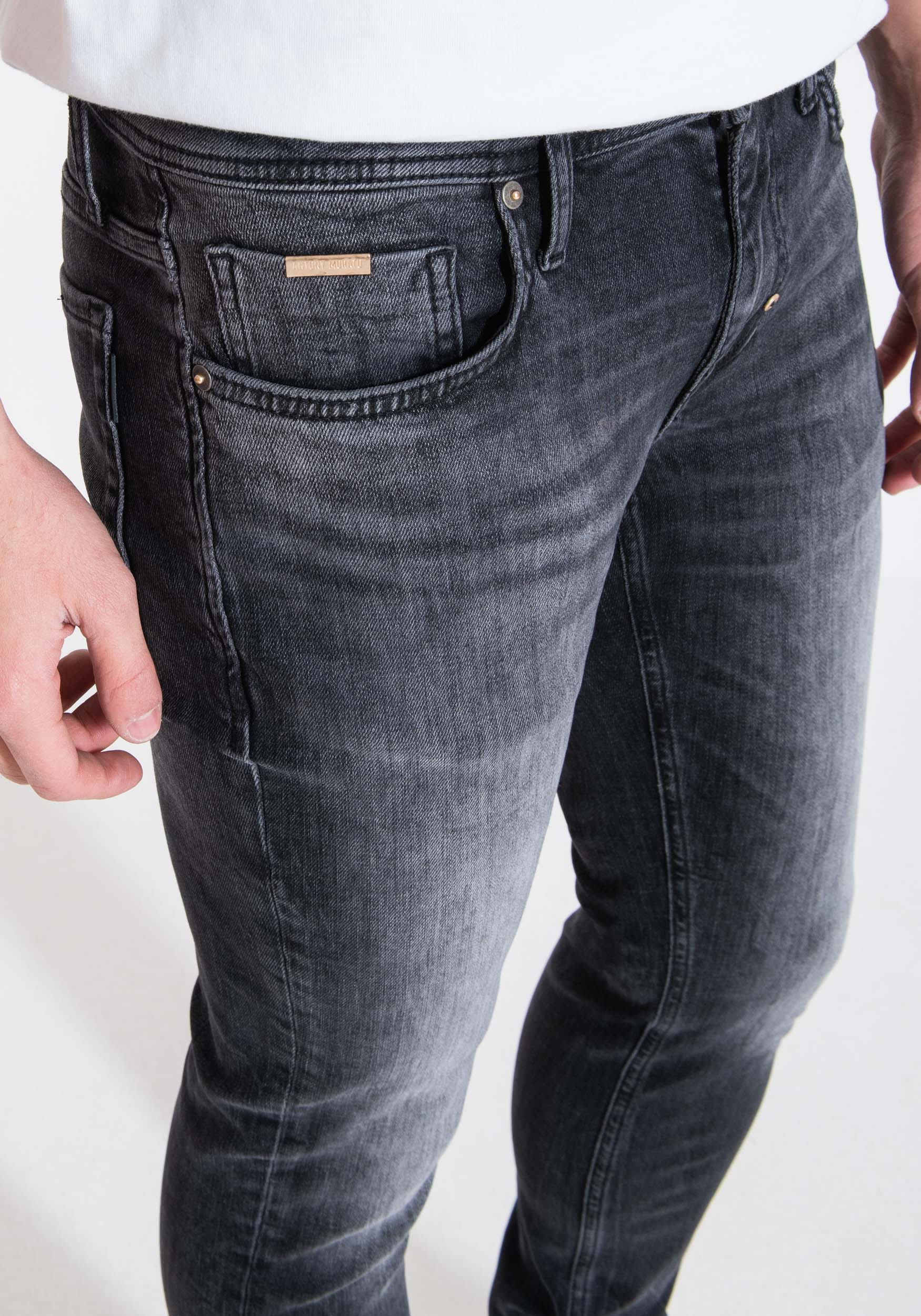 OZZY TAPERED JEANS IN GOLD LINE VINTAGE STRETCH DENIM Antony Morato