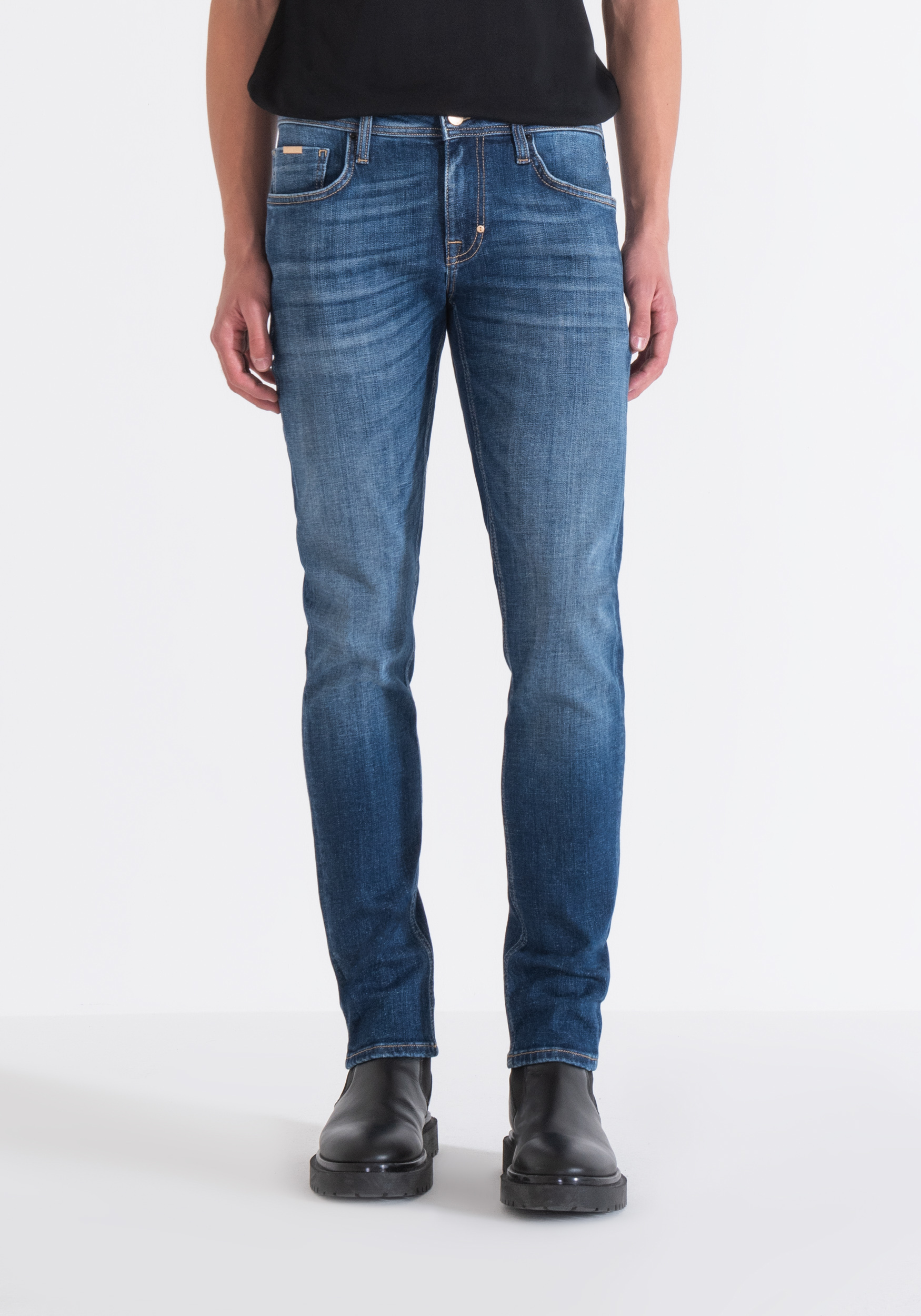 TAPERED FIT 
