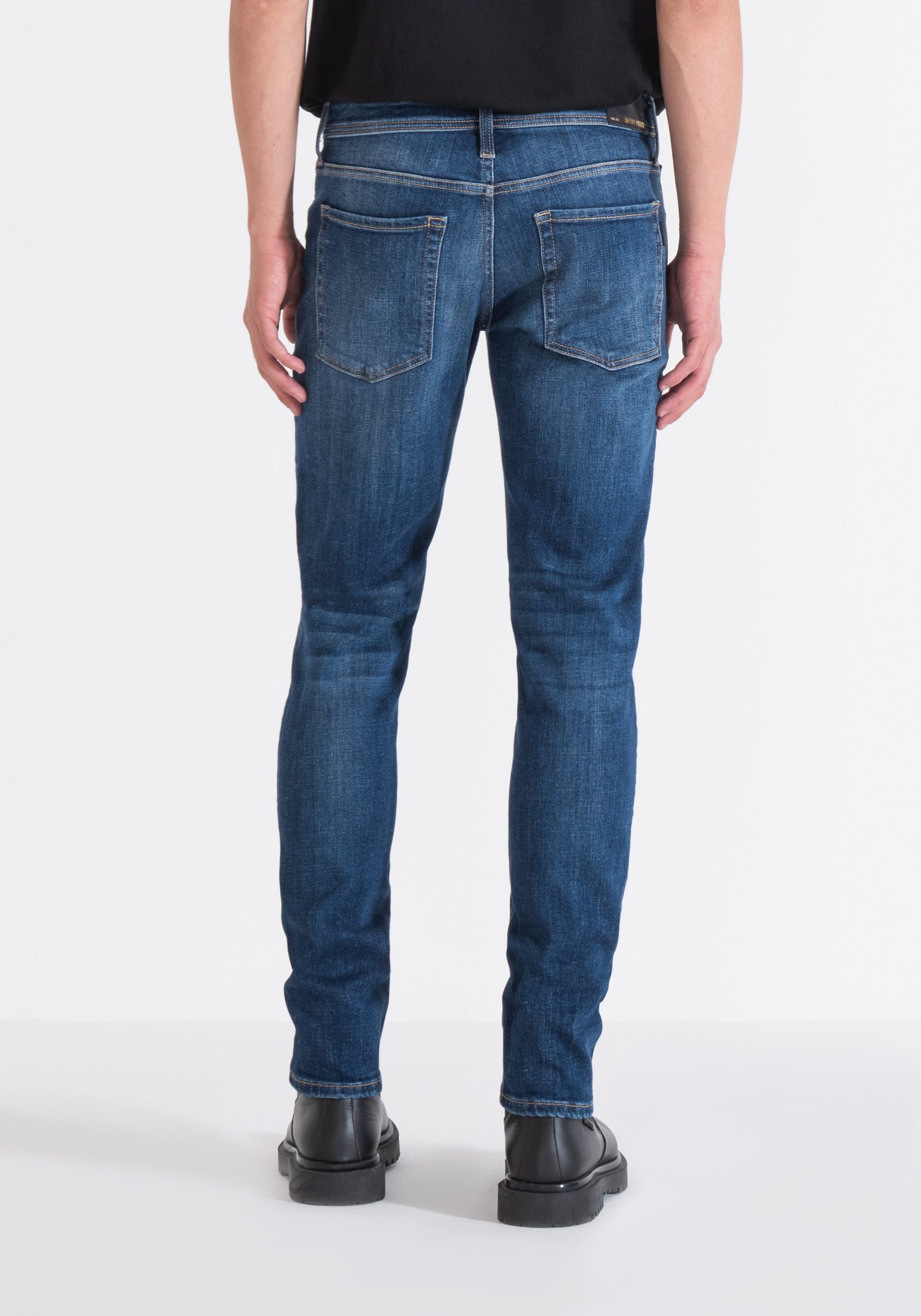 TAPERED FIT 