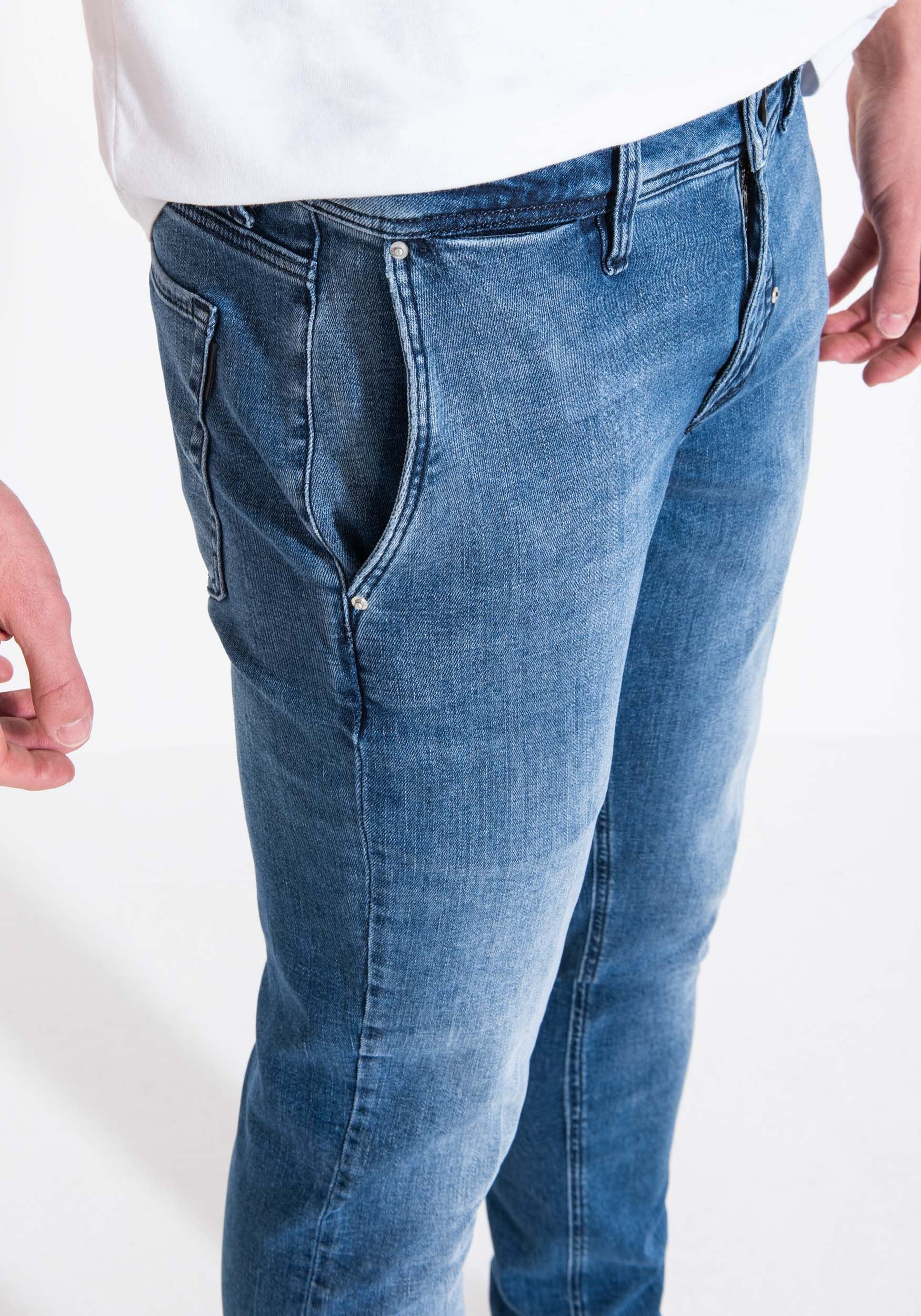 SKINNY FIT JEANS 