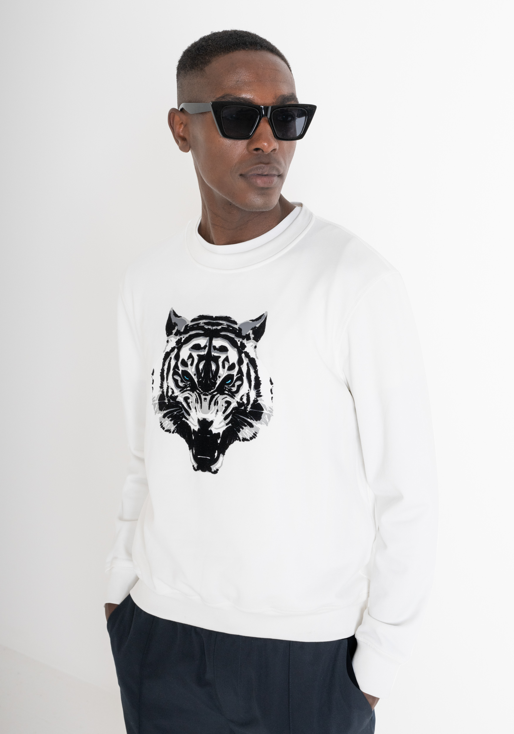 SUDADERA REGULAR FIT DE TEJIDO SOSTENIBLE DE MEZCLA DE ALGODÓN CON