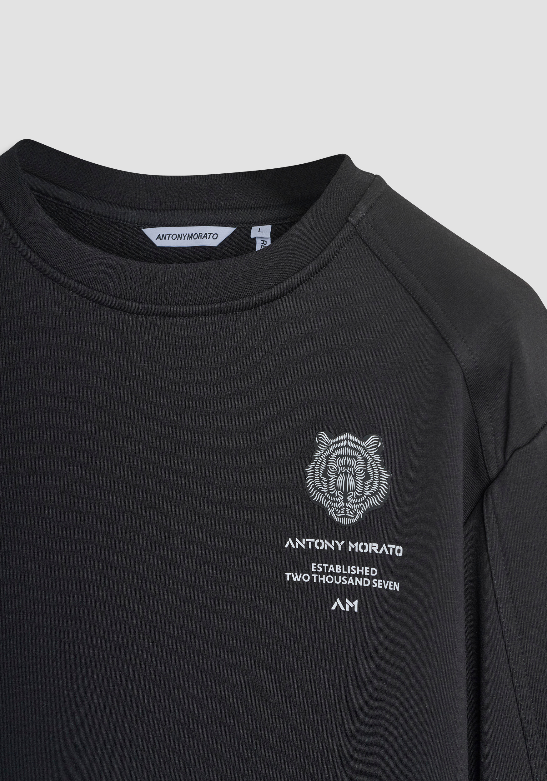 RELAXED FIT CREW NECK SWEATSHIRT IN COTTON BLEND WITH TIGER PATCH