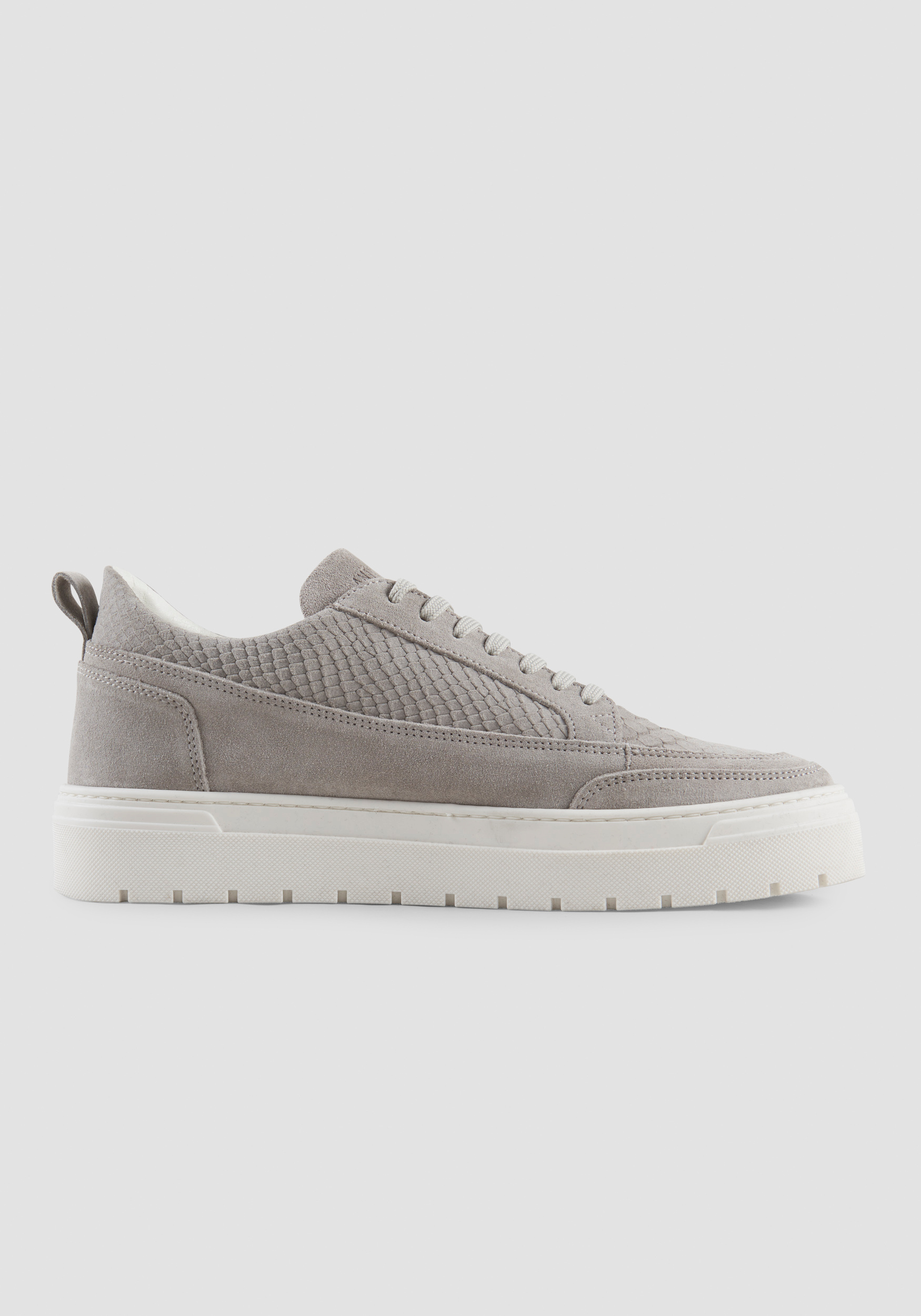 FLACHE „FLINT“ WILDLEDER-SNEAKER MIT REPTIL-EFFEKT DETAILS 