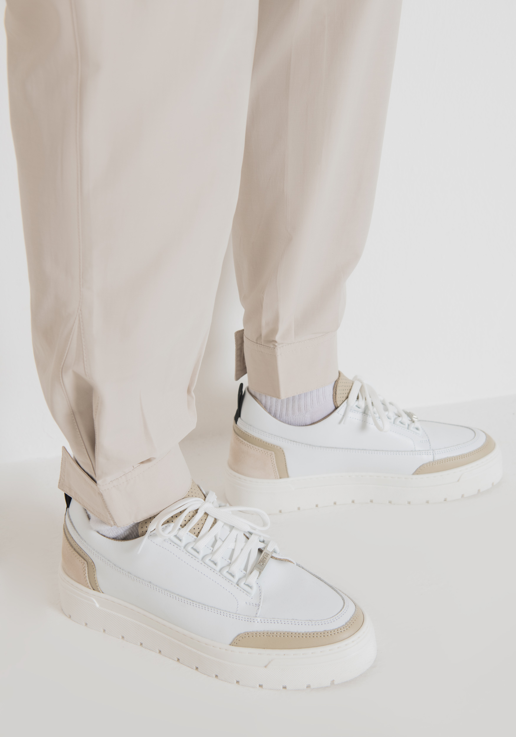 MMFW01668-LE300001-2081_0.jpg
