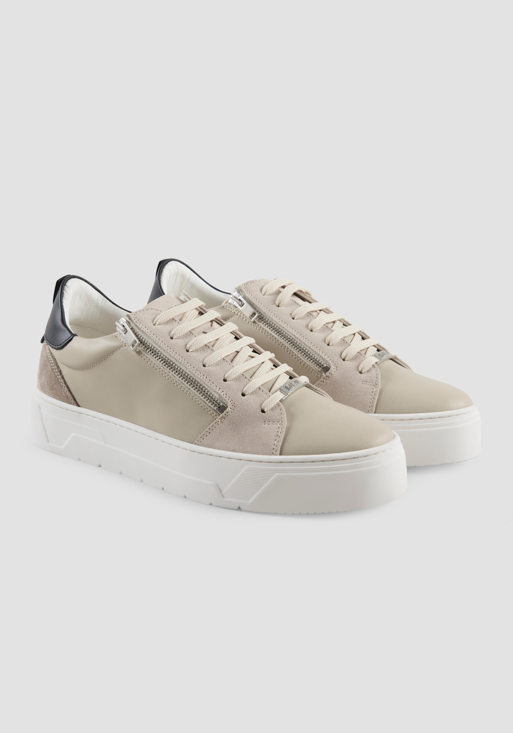 NIEDRIGER SNEAKER AUS 100% LEDER MIT „ZIPPER“ UND SEITLICHEM 