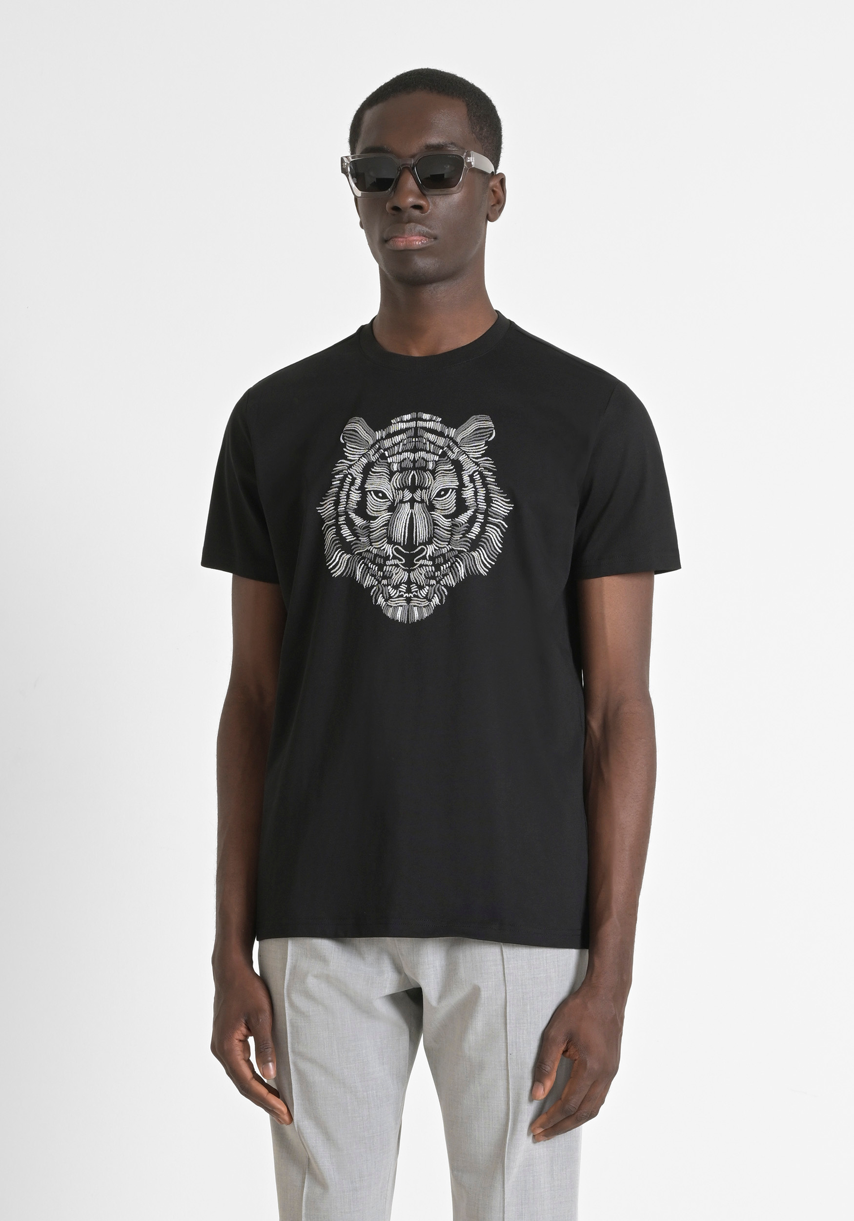 REGULAR FIT T-SHIRT IN 100% COTTON JERSEY WITH CONTRASTING TIGER