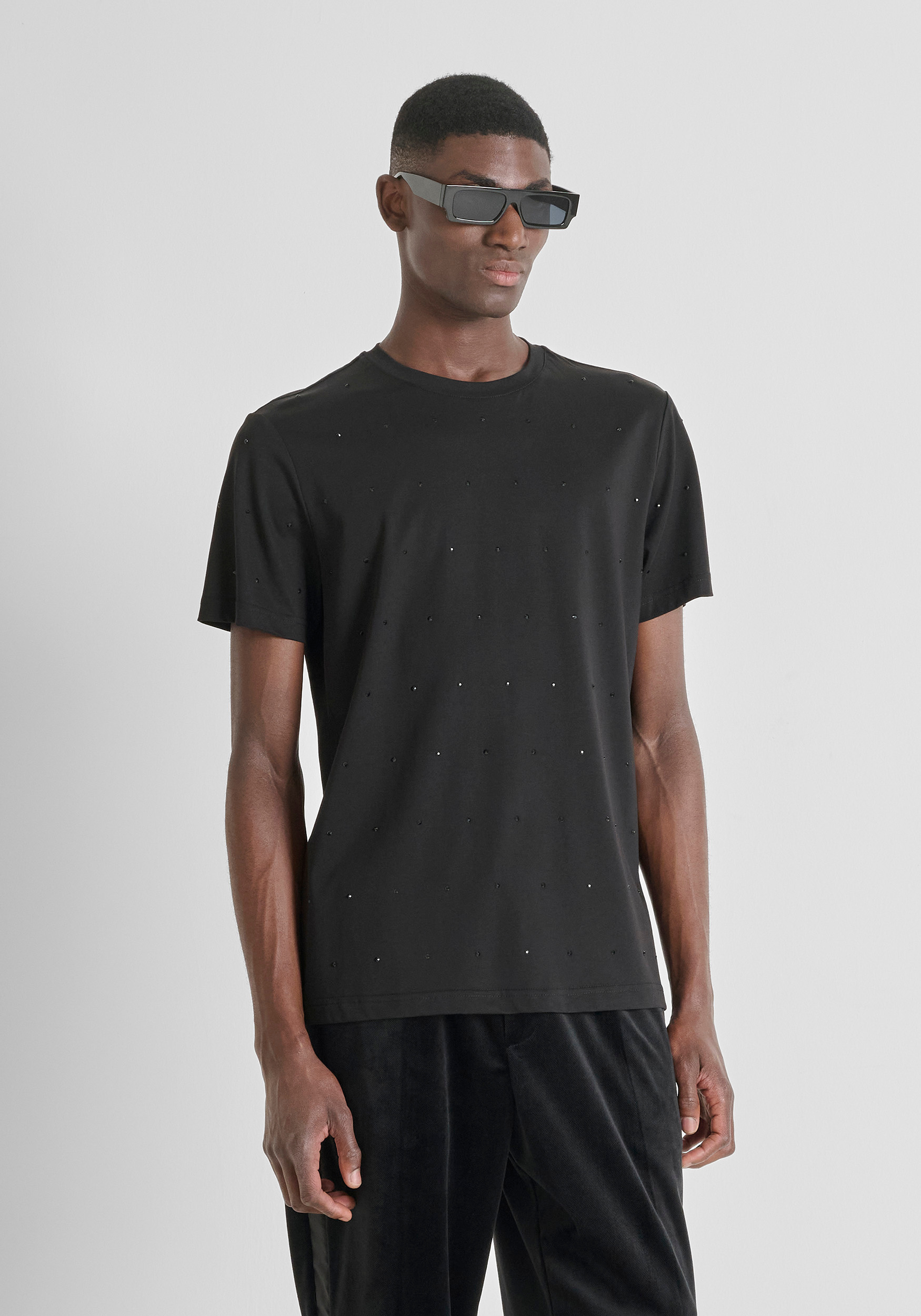 CAMISETA REGULAR FIT EN MEZCLA ALGODÓN CON TACHUELAS | Antony Morato