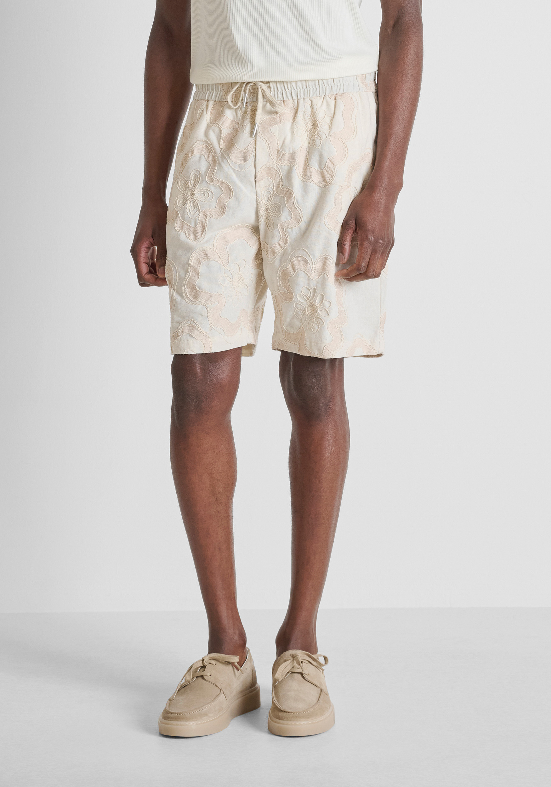 REGULAR FIT SHORTS IN COTTON BLEND WITH LOGO BADGE | Antony Morato