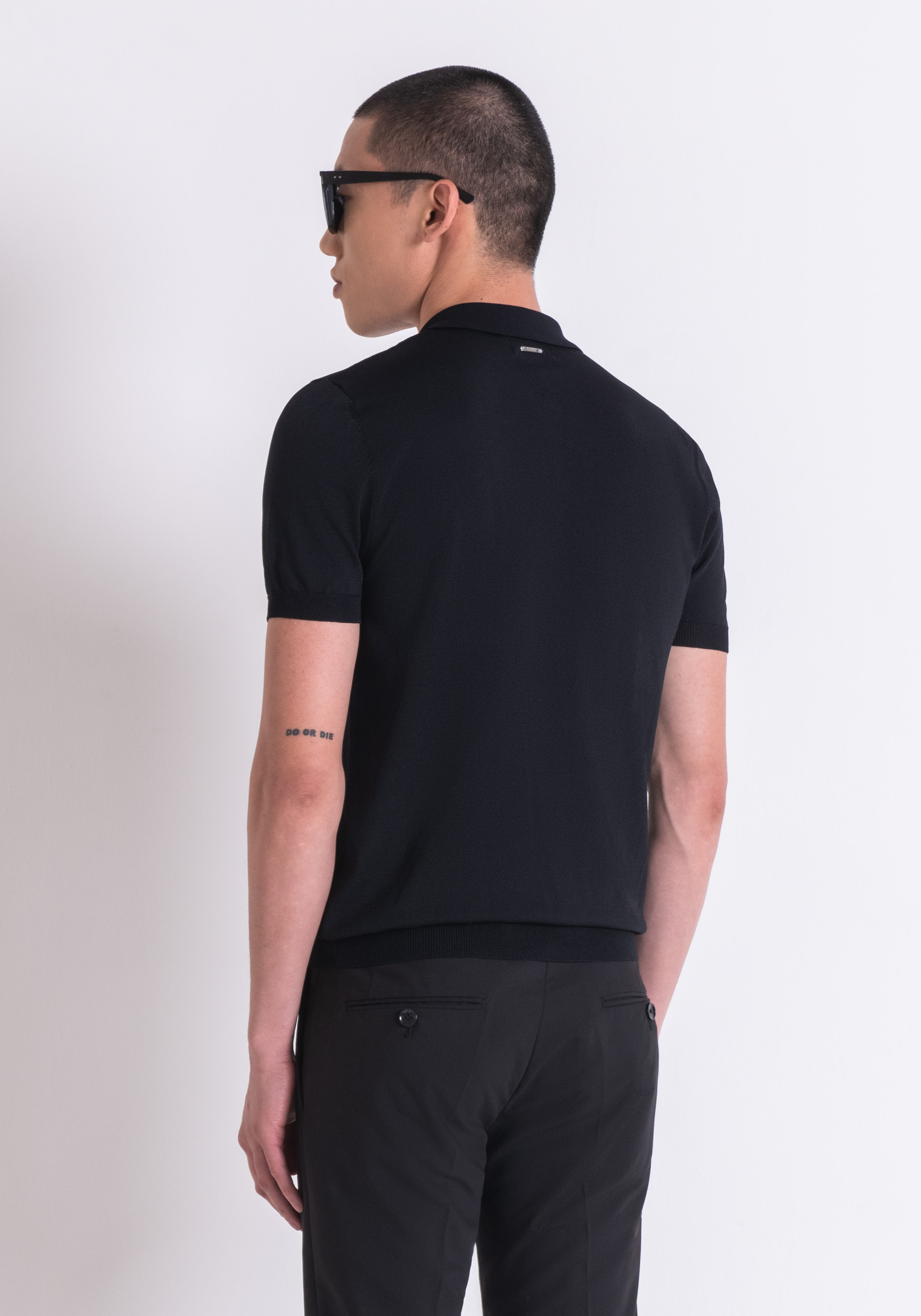 POLOSHIRT SUPER SLIM FIT AUS WEICHEM VISKOSEMISCHGARN MIT 