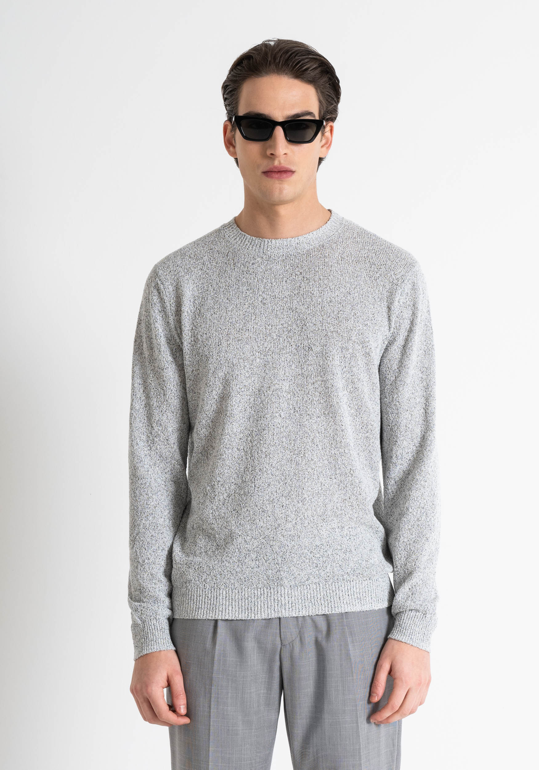 SLIM FIT SWEATSHIRT IN SUPER SOFT TECNO YARN WITH LOGO PLAQUE 