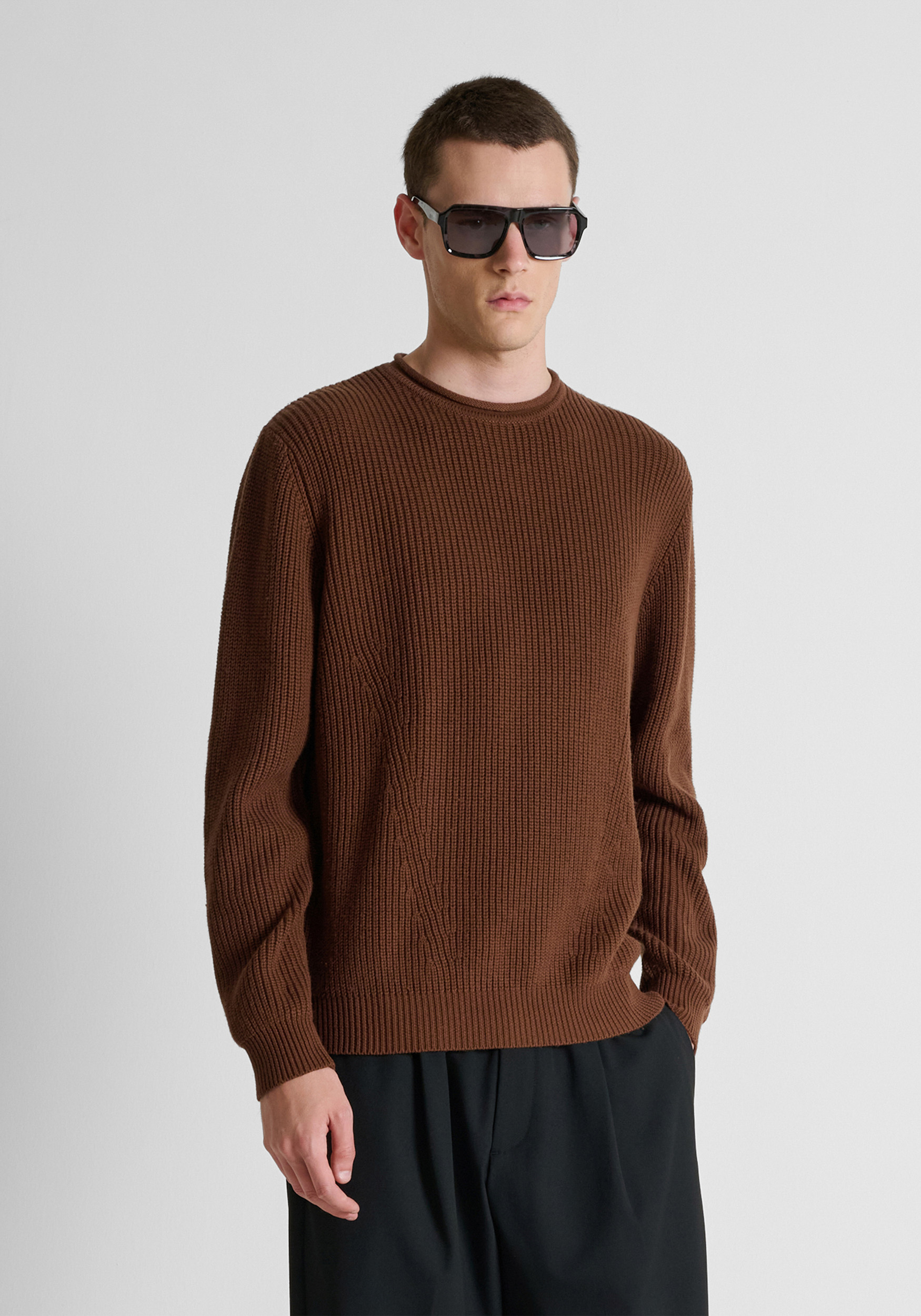 Tobacco relaxed-fit long-sleeve crew-neck sweater in cotton-wool