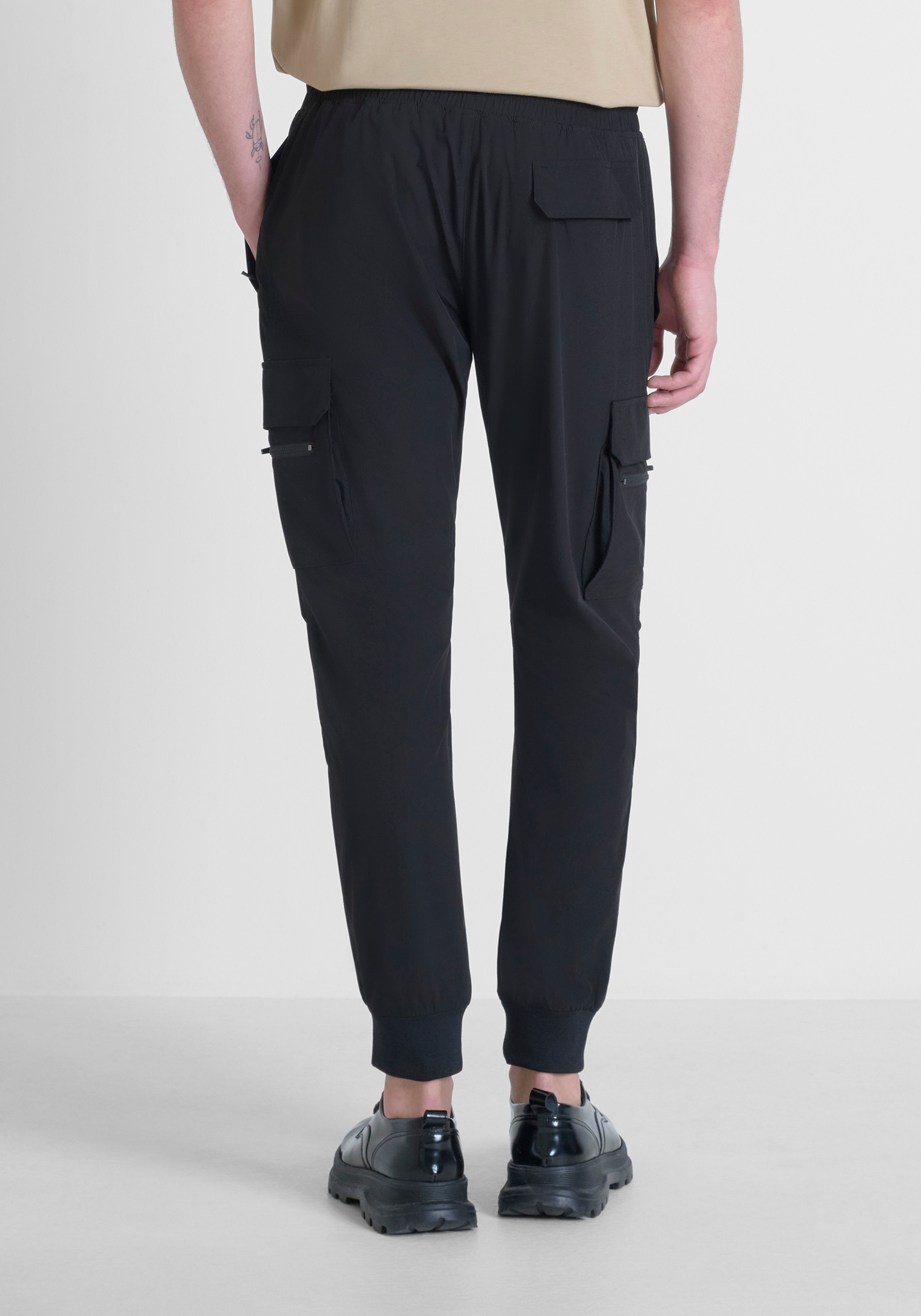 パンツ Bruno Manetti Regular Fit Cashmere Pants With Elasticized Bruno Manetti Cashmere Pants | italist