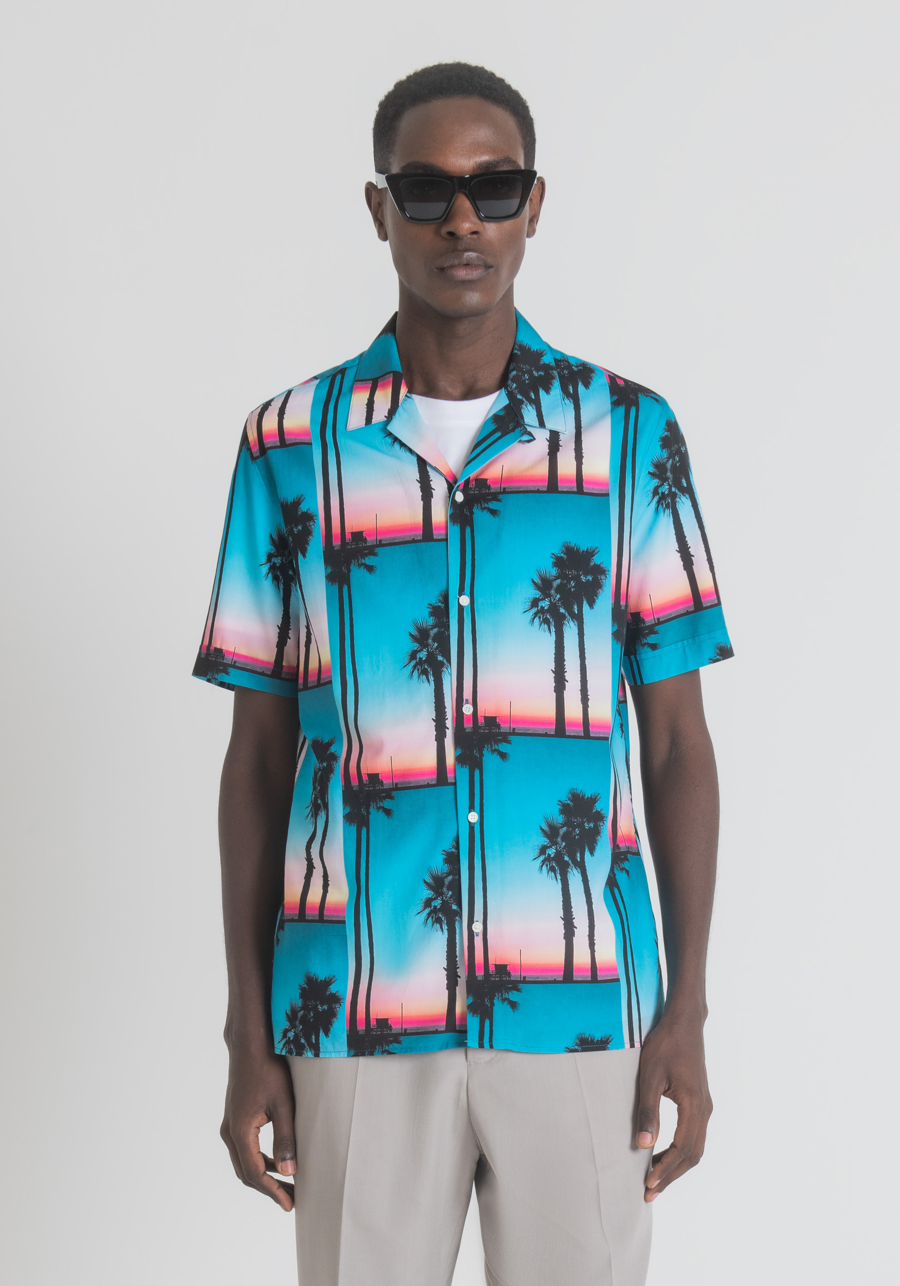 STRAIGHT-FIT SHORT-SLEEVED SHIRT IN COTTON BLEND WITH ALL-OVER PALM PRINT |  Antony Morato