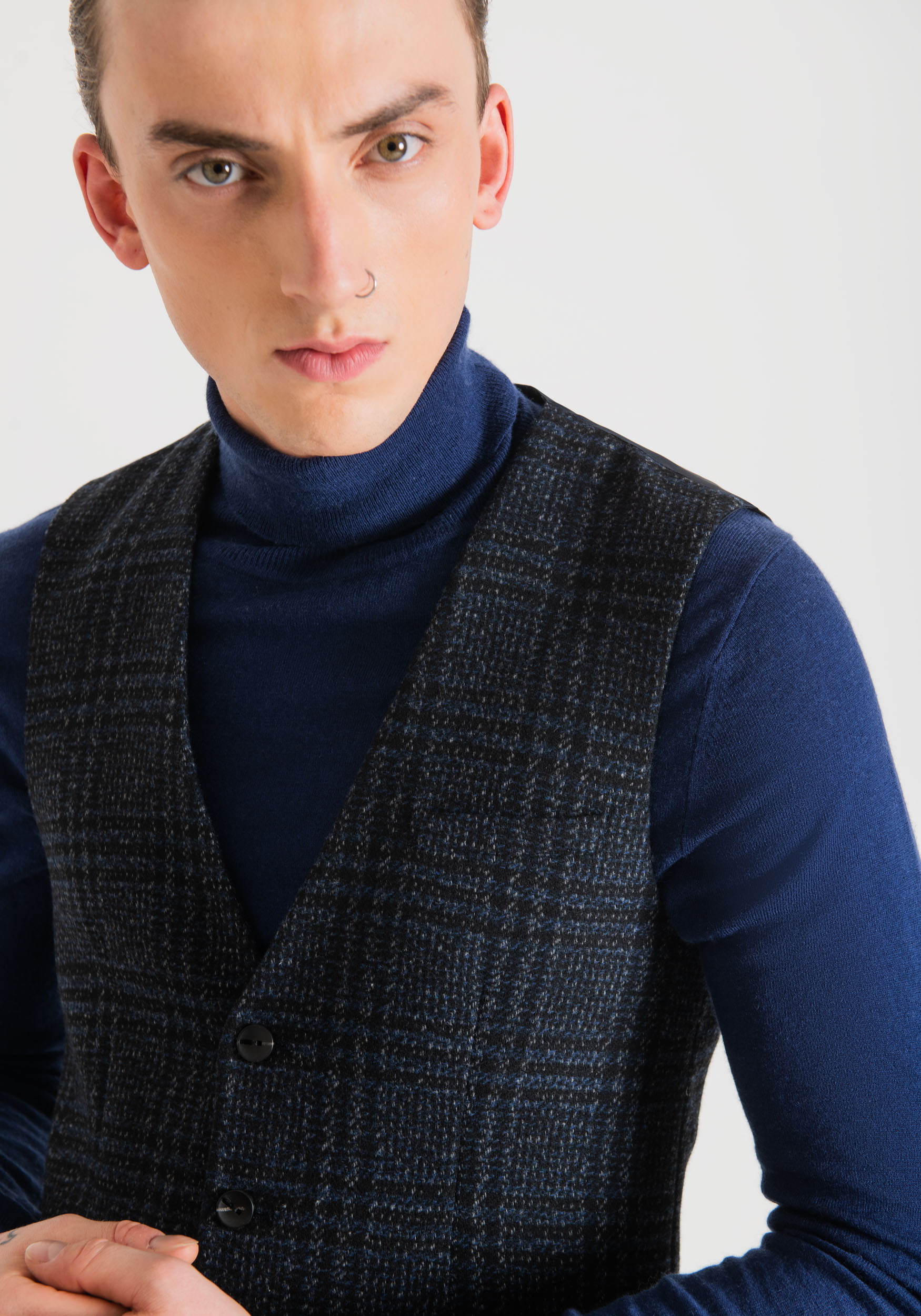 SLIM FIT WAISTCOAT IN SOFT WOOL BLEND FABRIC WITH PRINCE OF WALES