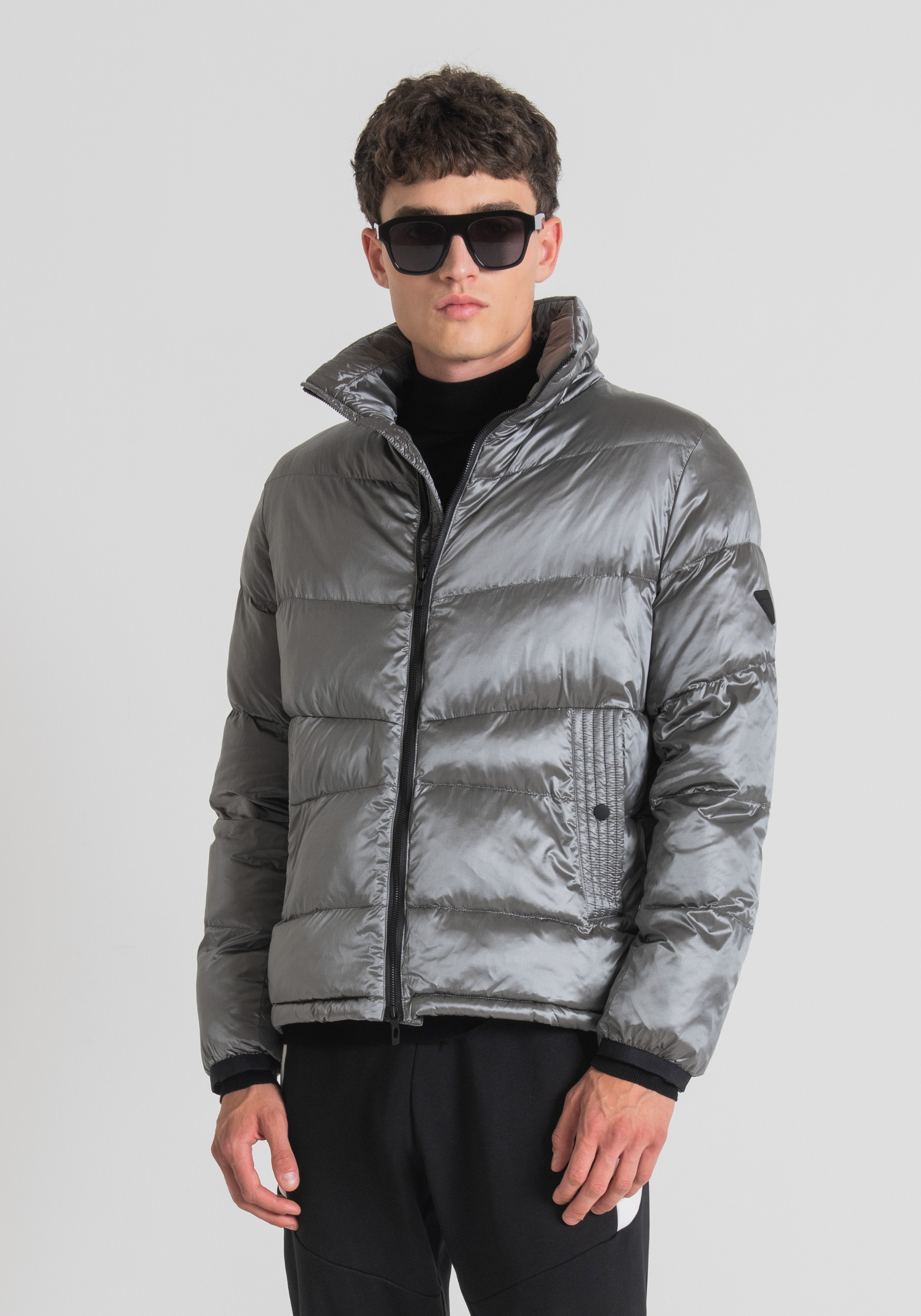 REGULAR FIT JACKET WITH ECO-SUSTAINABLE PADDING WITH AN IRIDESCENT EFFECT
