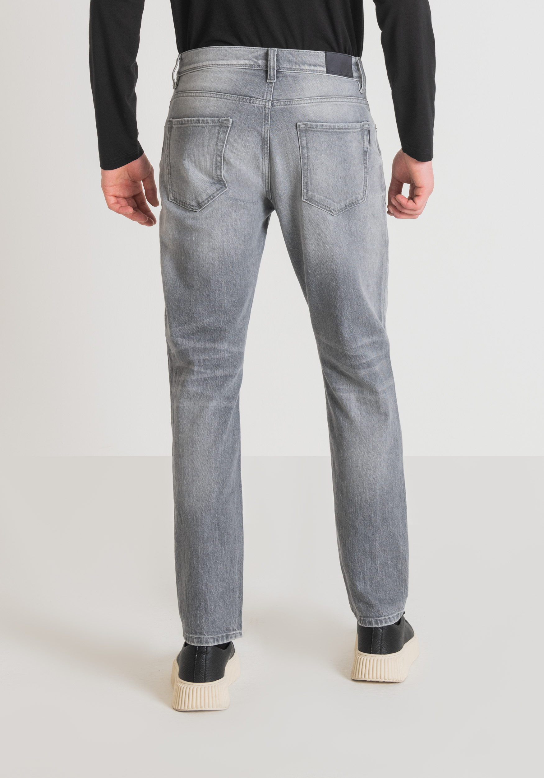 ARGON ANKLE-LENGTH SLIM FIT JEANS IN BLUE DENIM WITH MEDIUM WASH