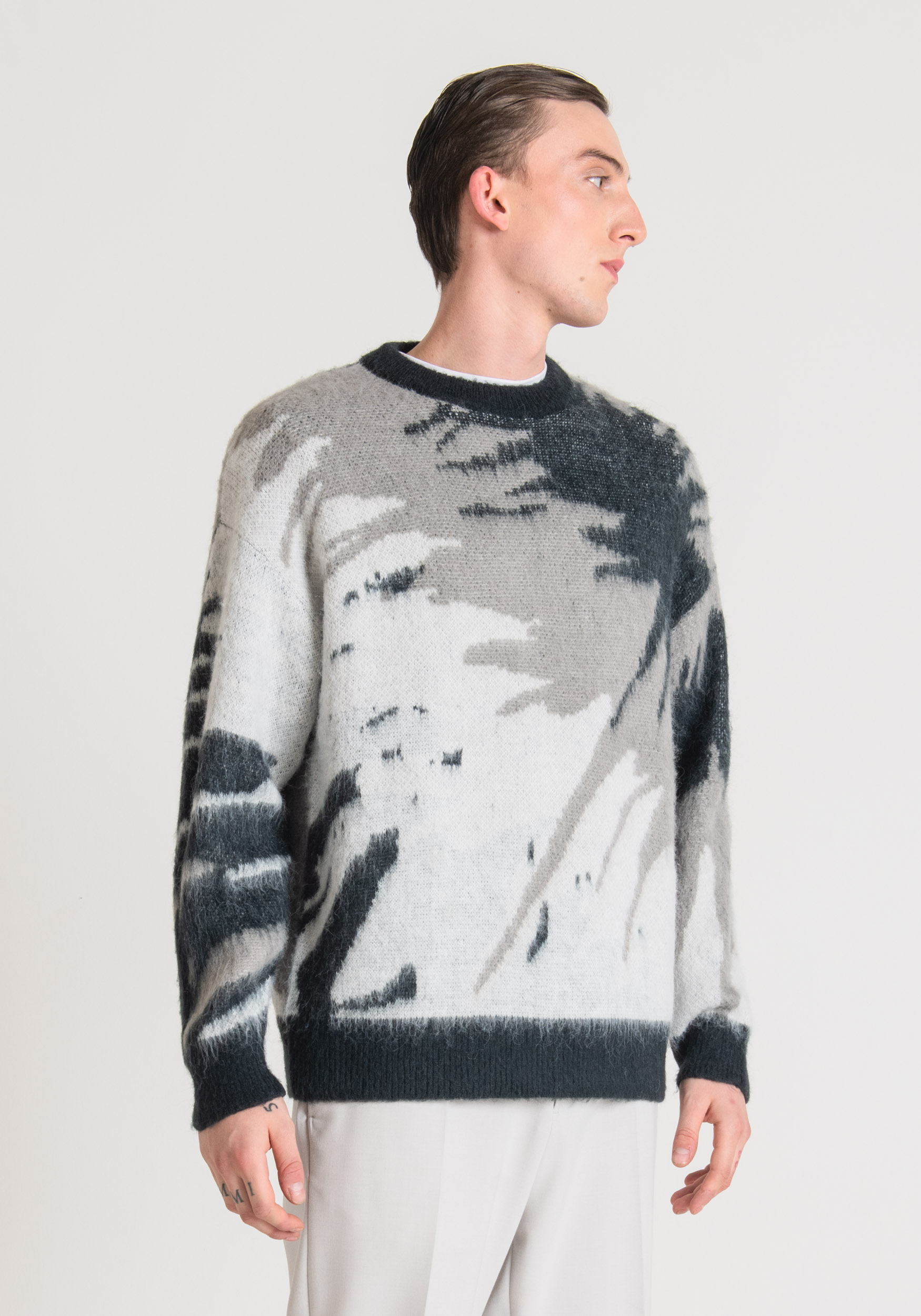 OVERSIZED SWEATER WITH ALL OVER JACQUARD PATTERN
