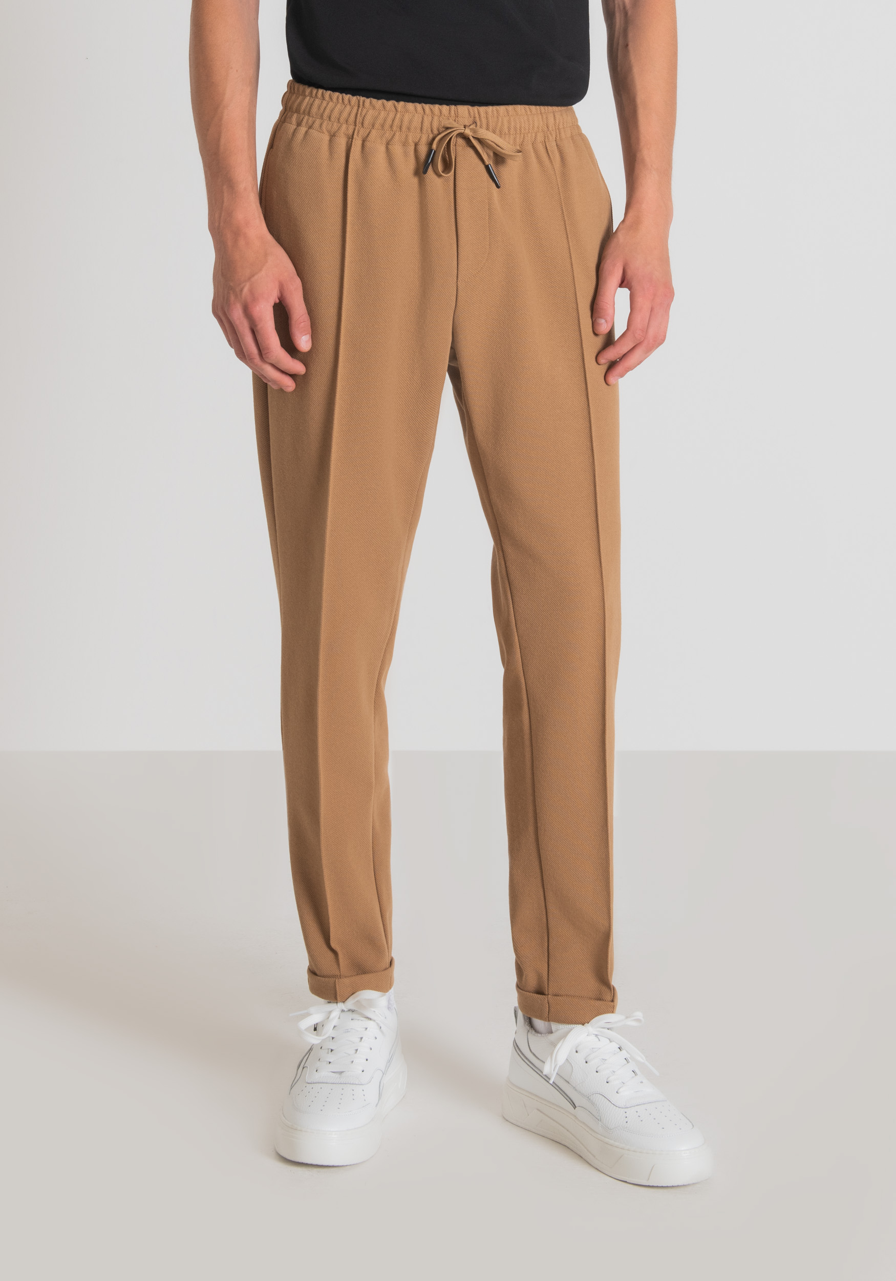CARROT FIT SWEATPANTS IN STRETCH BLEND COTTON TWILL